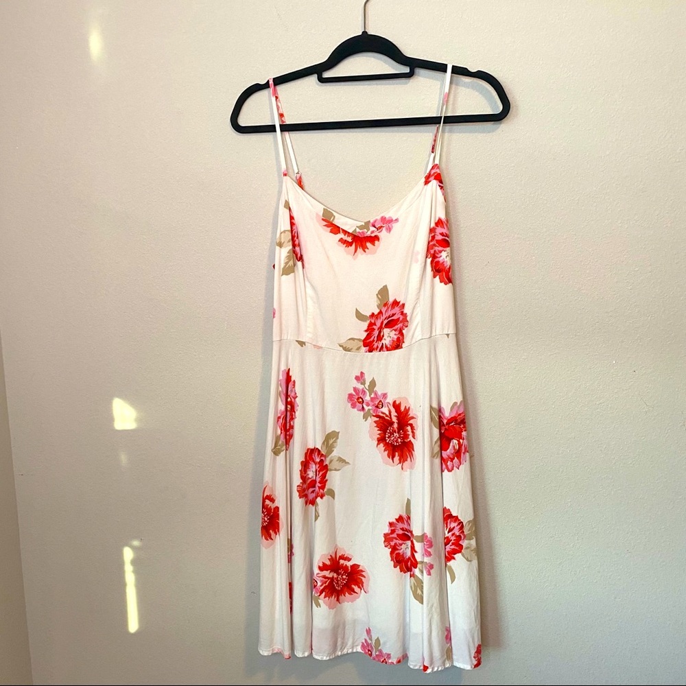 Floral spaghetti start Old Navy dress 🌸